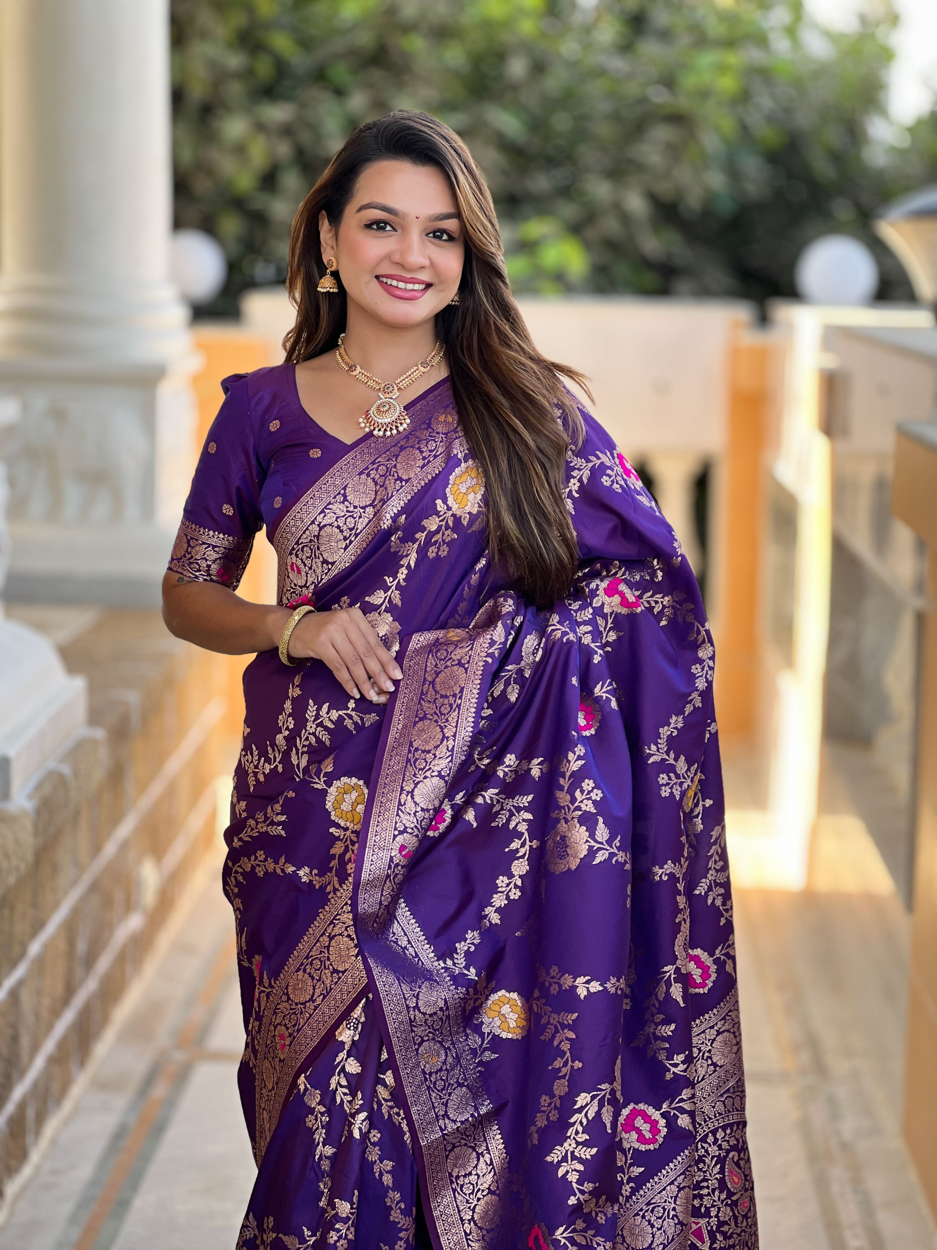 Wine Varni Fabrics Women Floral Banarasi Silk Woven Saree comes With Matching Blouse