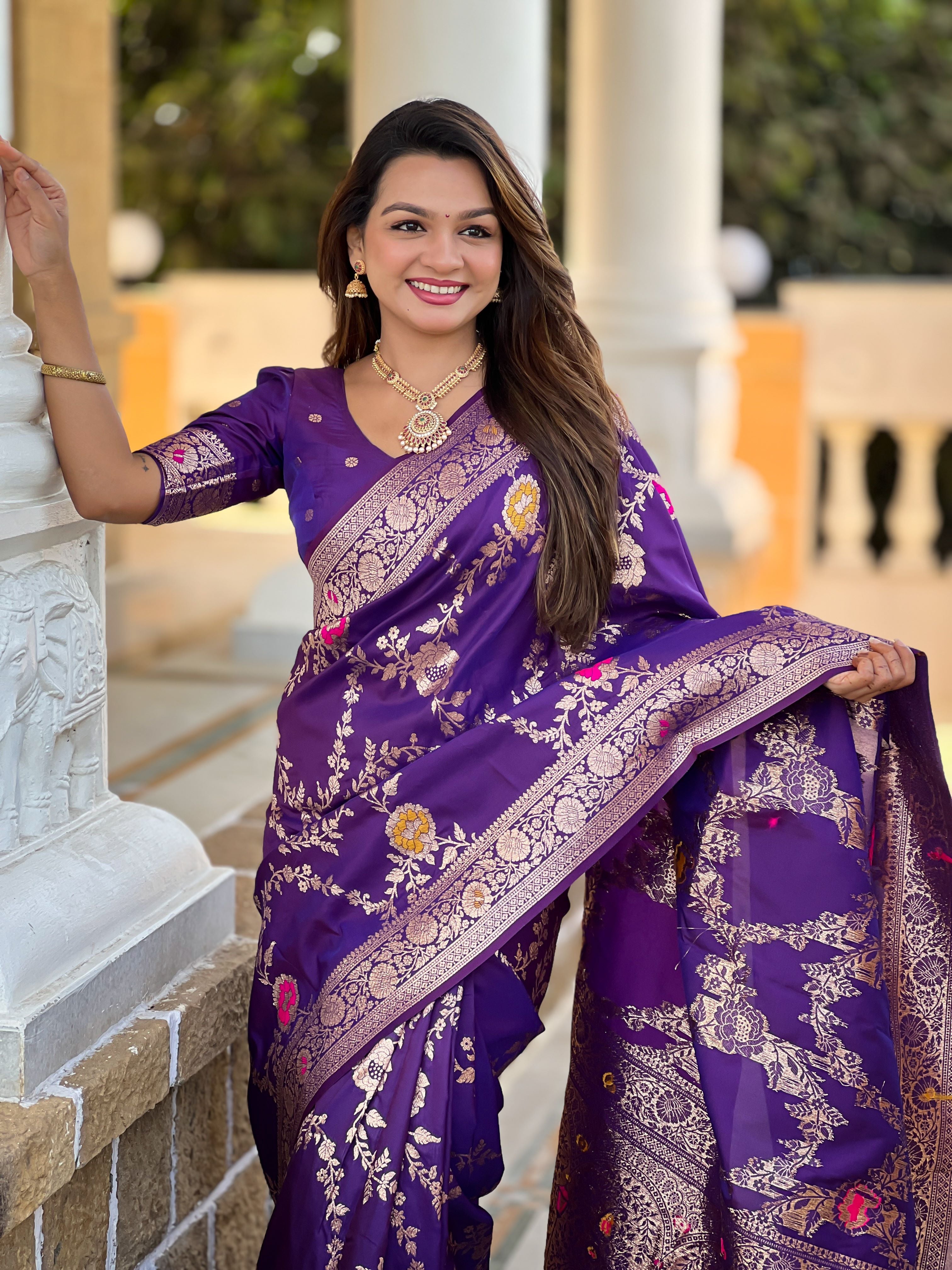 Wine Varni Fabrics Women Floral Banarasi Silk Woven Saree comes With Matching Blouse