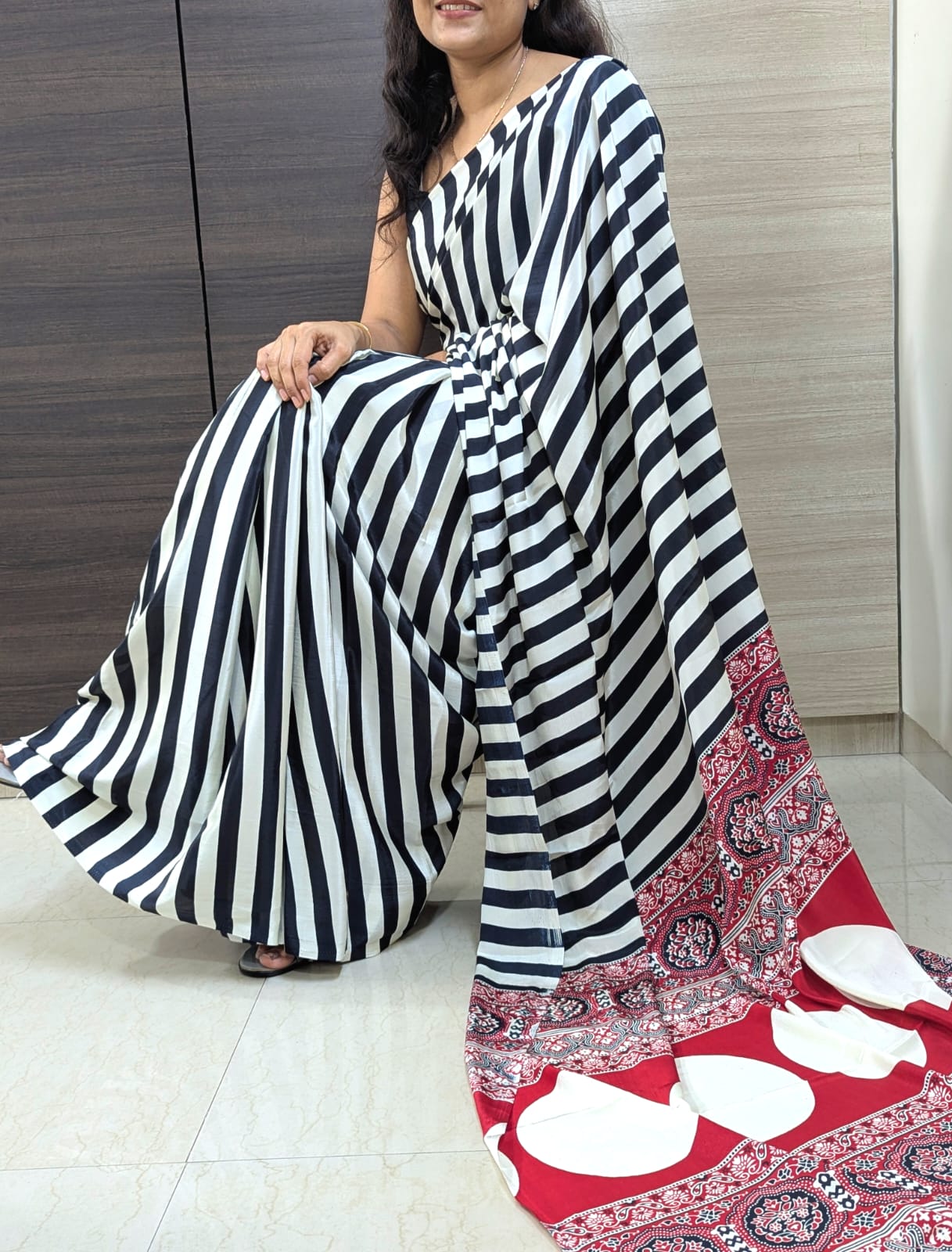 Latest Trendy Digital Printed Black Cinnon Silk Saree with Blouse for Parties Functions Festival Regural wear Saree for Girls and Ladies