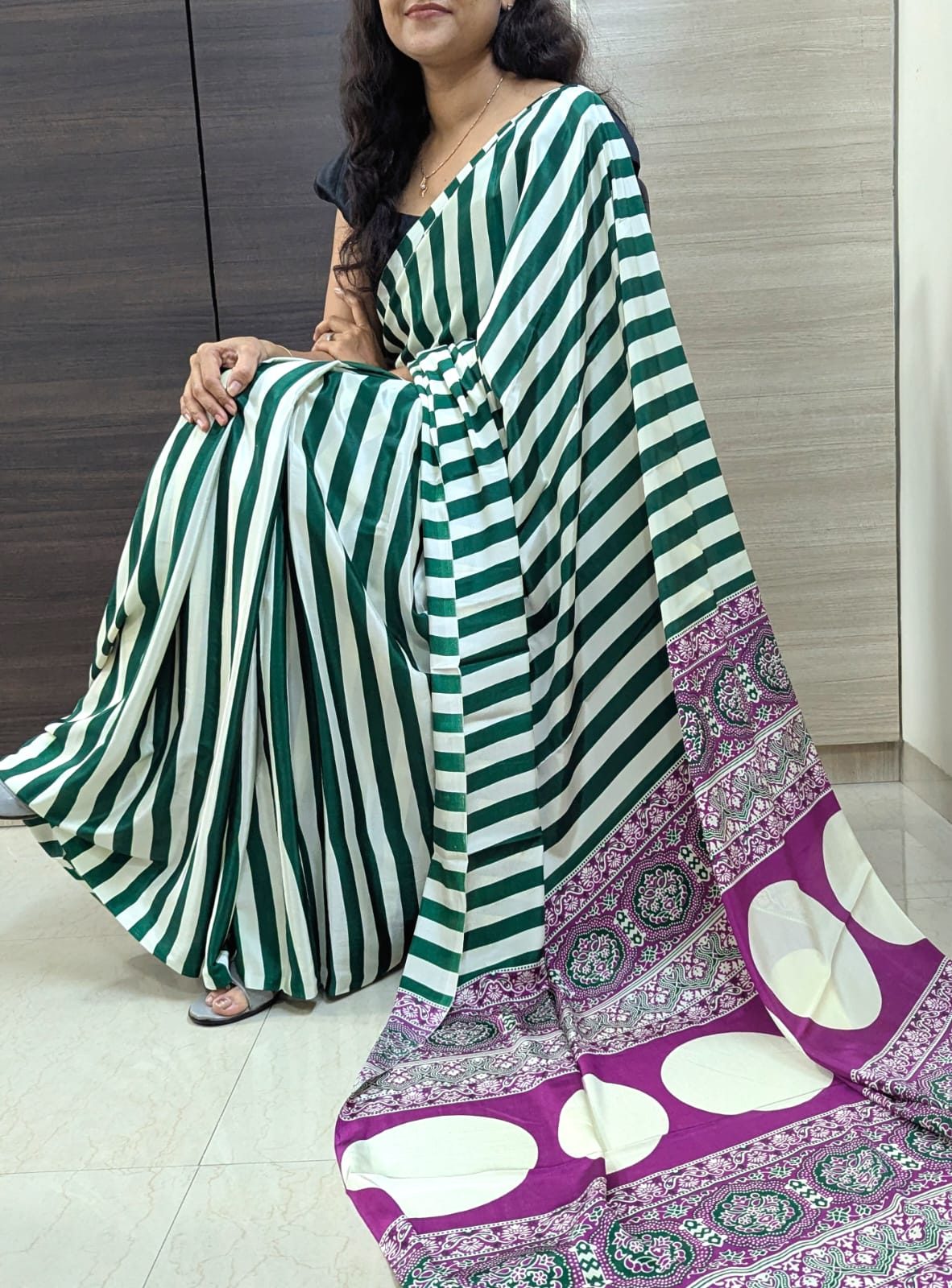 Latest Trendy Digital Printed Green  Cinnon Silk Saree with Blouse for Parties Functions Festival Regural wear Saree for Girls and Ladies