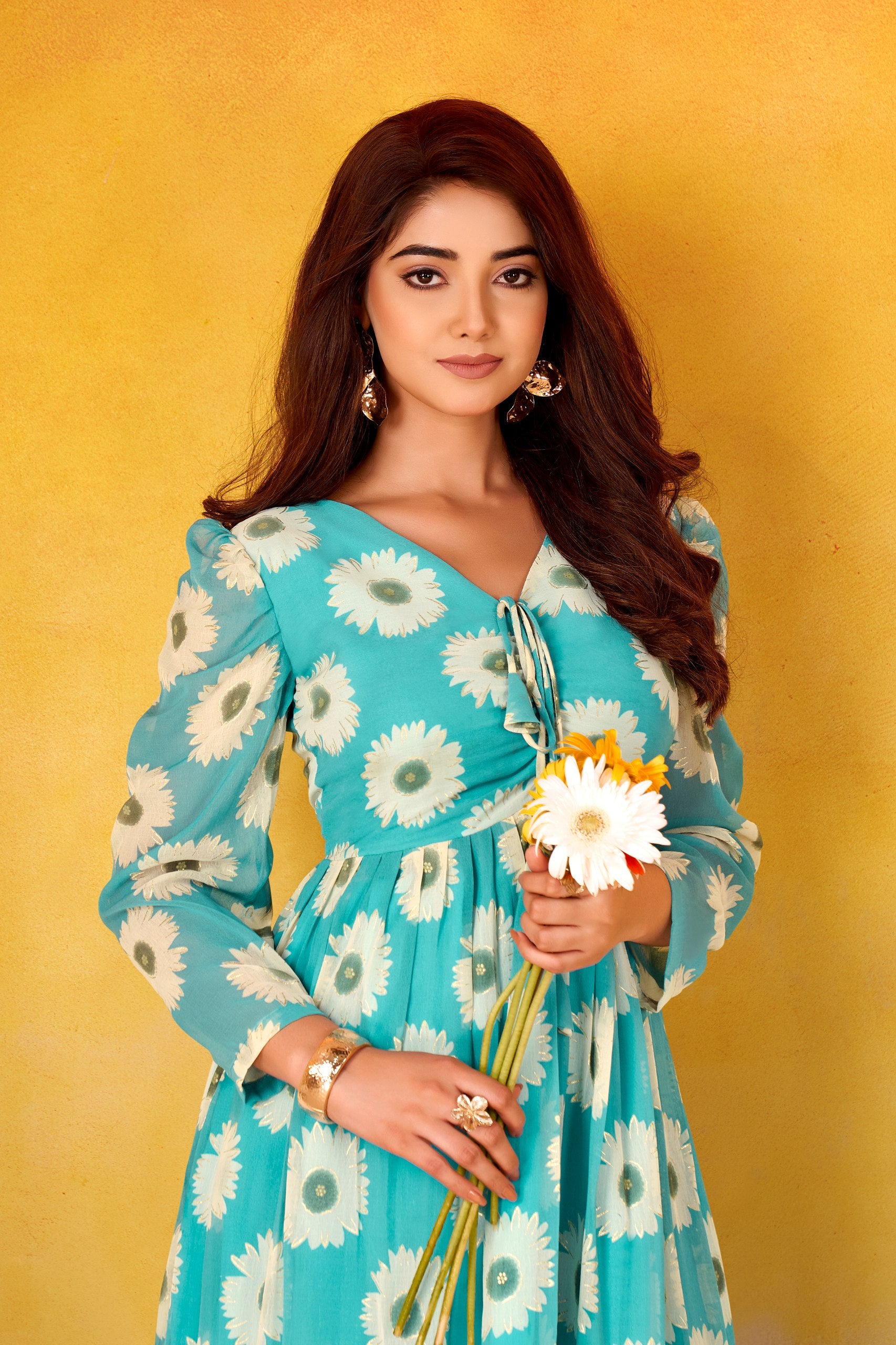 Soft, flowy & fabulously floral – this Blue frock is all you need to brighten your wardrobe!