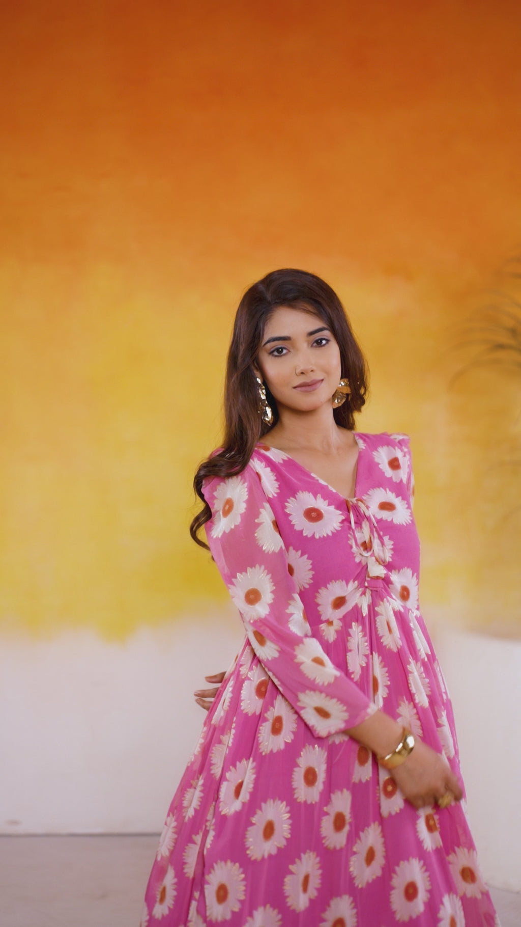 Soft, flowy & fabulously floral – this Pink frock is all you need to brighten your wardrobe!