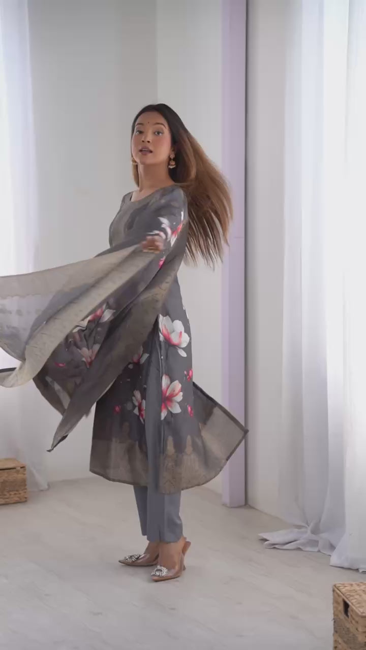 Women’s Grey Chanderi Kurta Set – Regal Ethnic Wear for Festive & Traditional Occasions